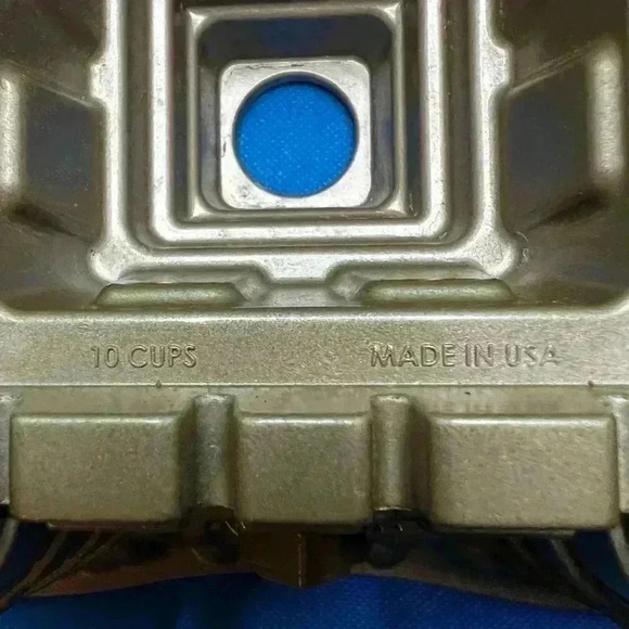 Nordic Ware 10 Cup Cast Aluminum Castle Bundt Cake Mold - Picture 4 of 5